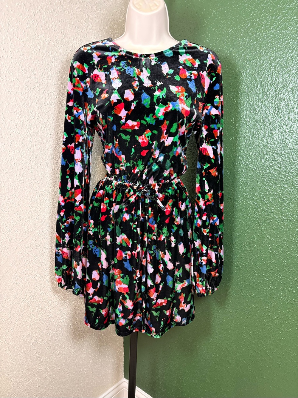 Black Floral Velvet Open Back Tie-Waist Long-Sleeve Dress